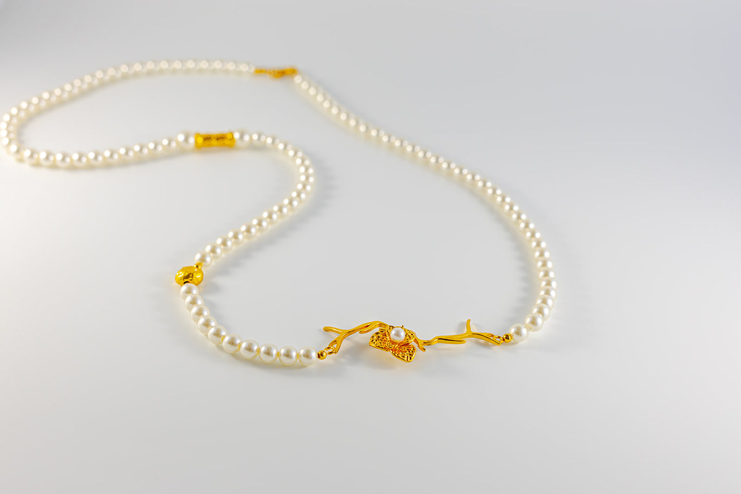 White Pearl Necklace with Gold