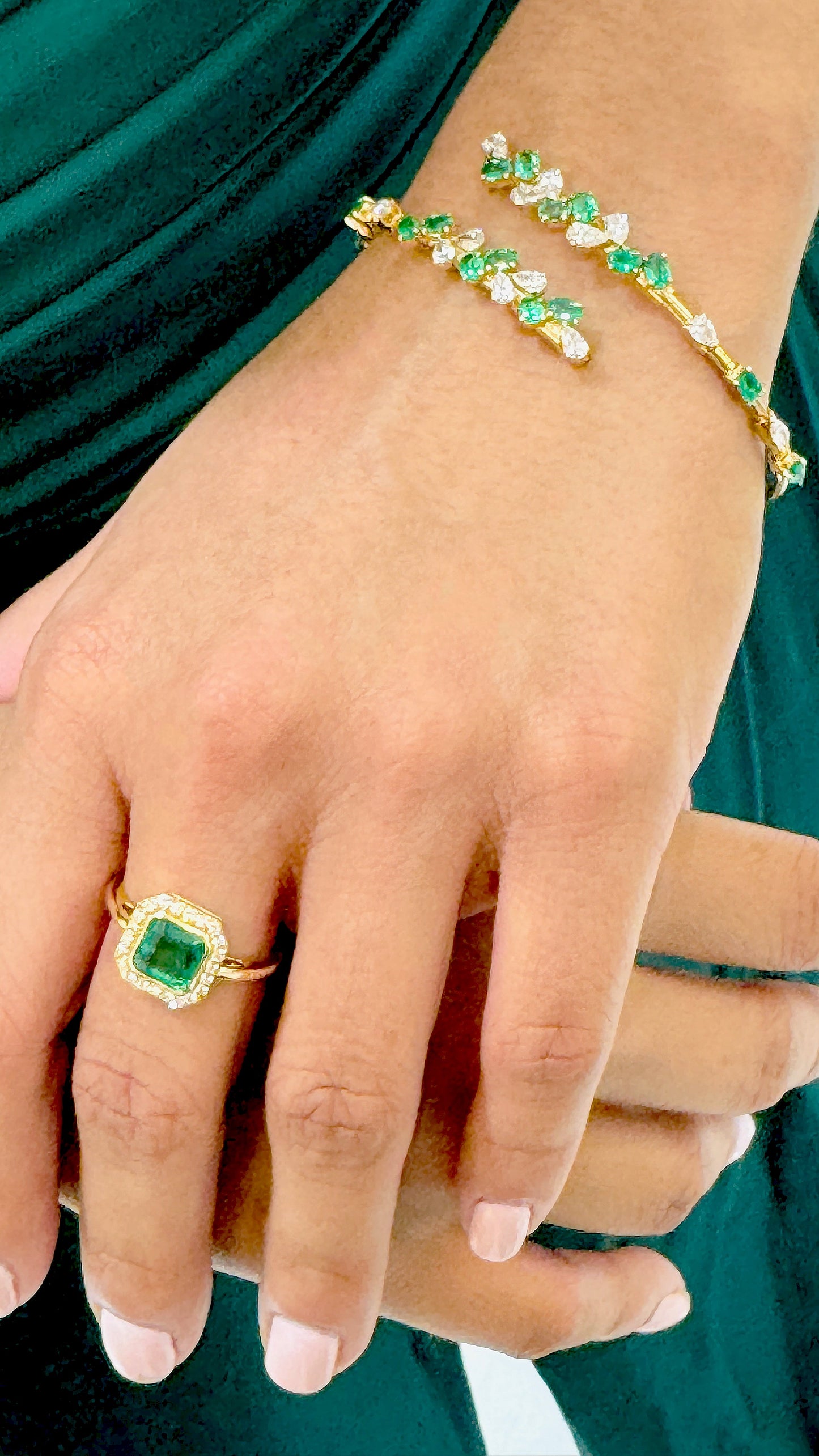 Emerald & Diamond Symphony Bracelet in 18K Yellow Gold - AiJi World
