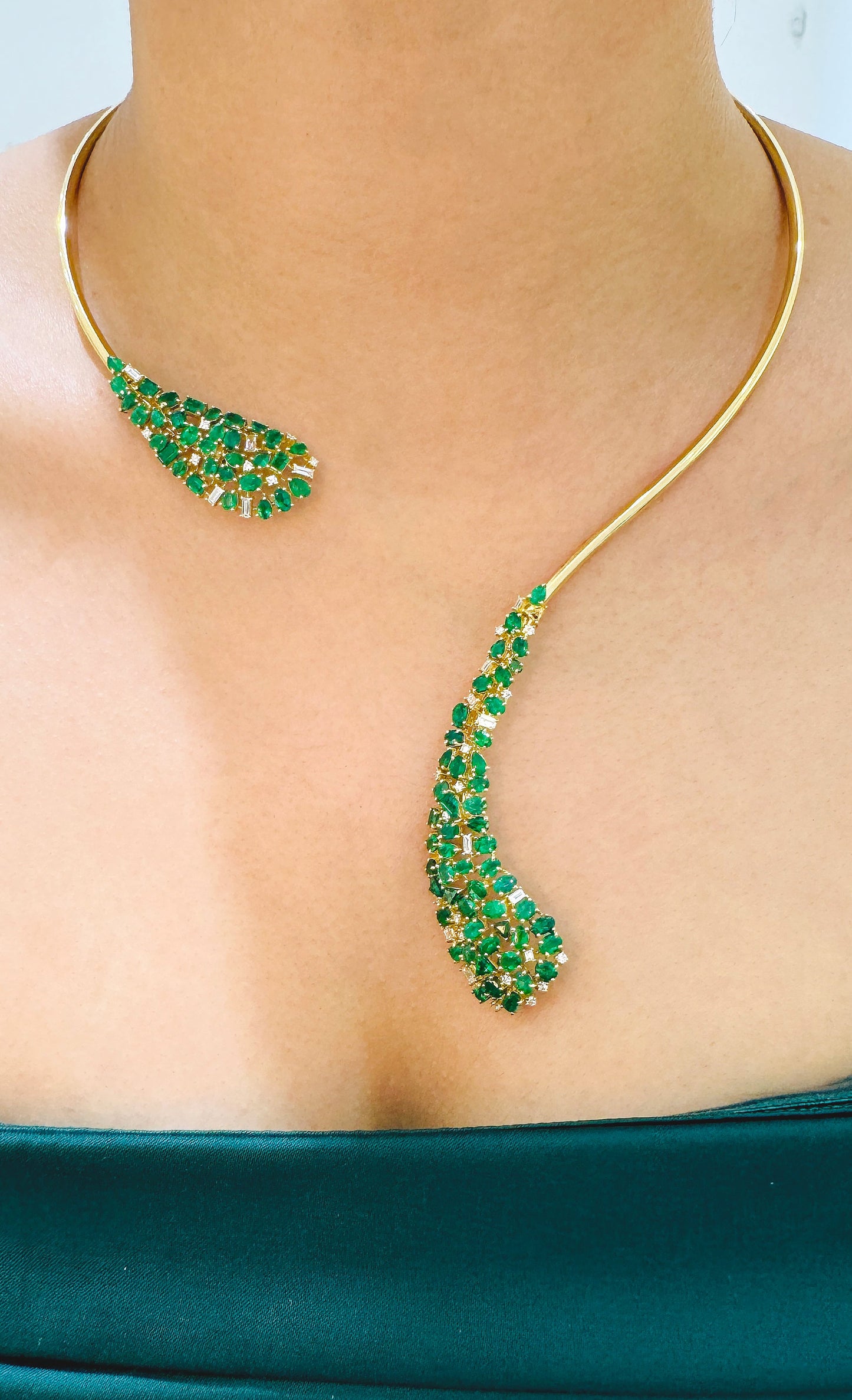 Emerald & Diamond Necklace in 18K Yellow Gold - AiJi World