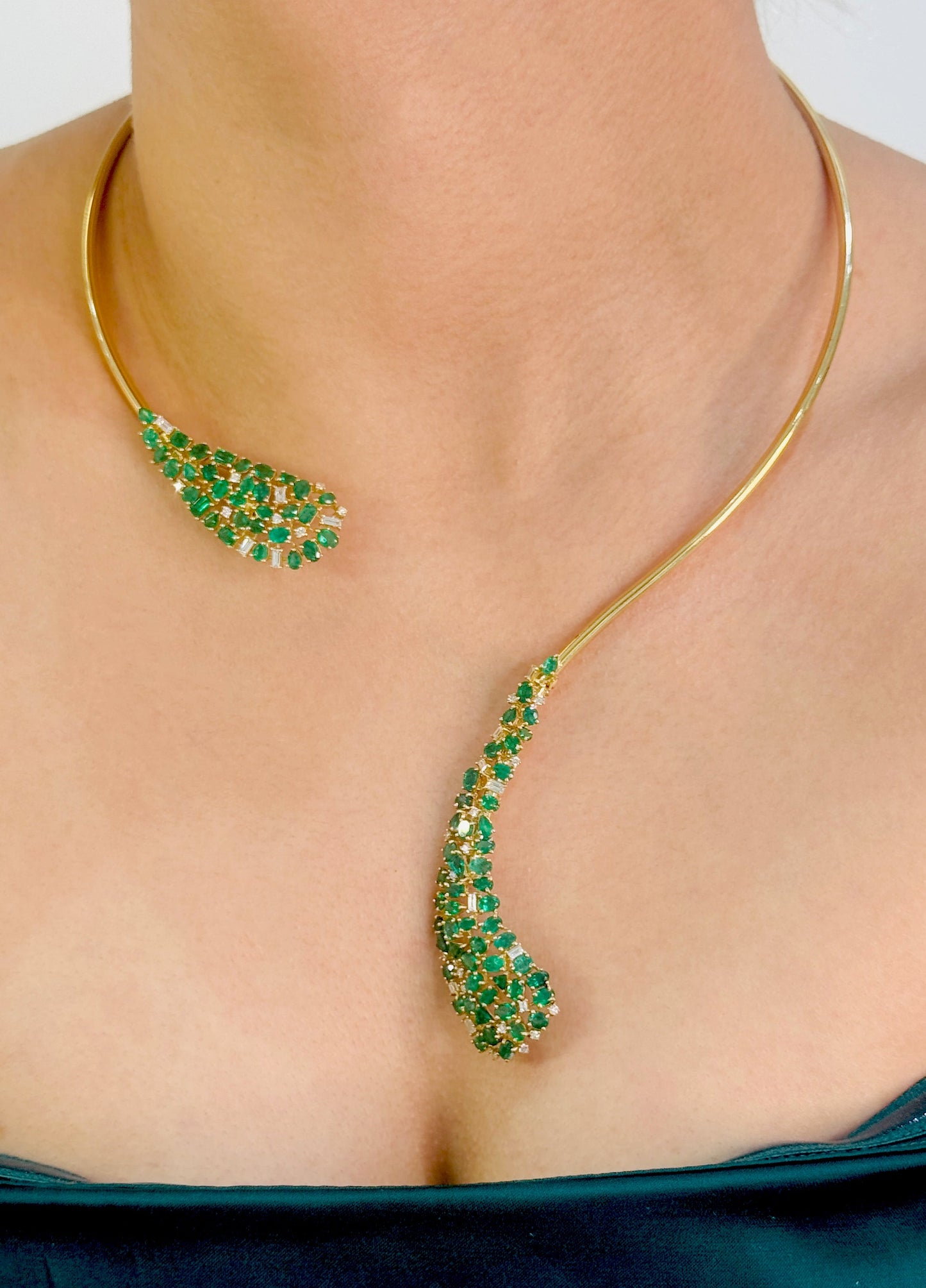 Emerald & Diamond Necklace in 18K Yellow Gold - AiJi World