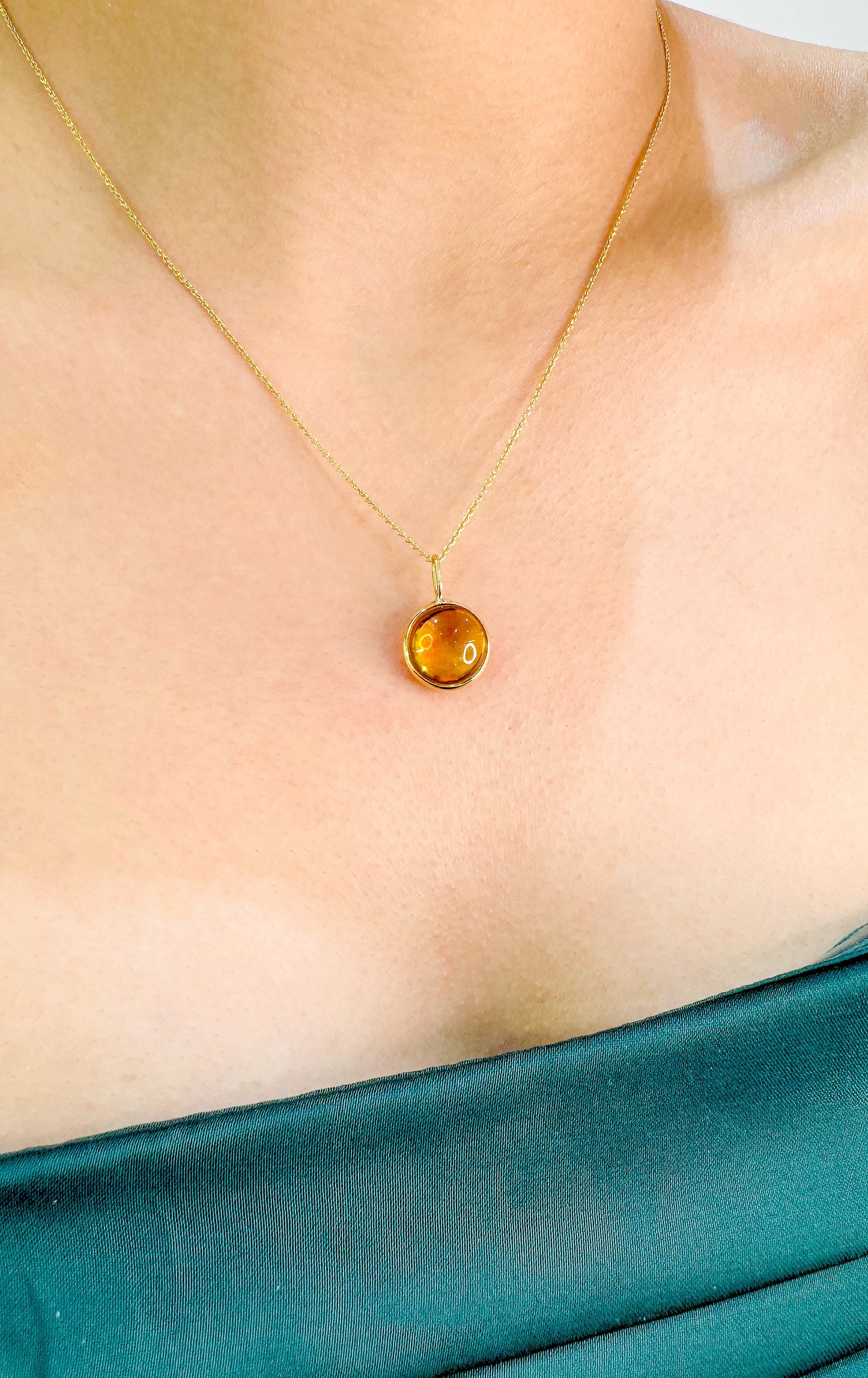 Gemstone Round Pendant In 18K Yellow Gold - AiJi World