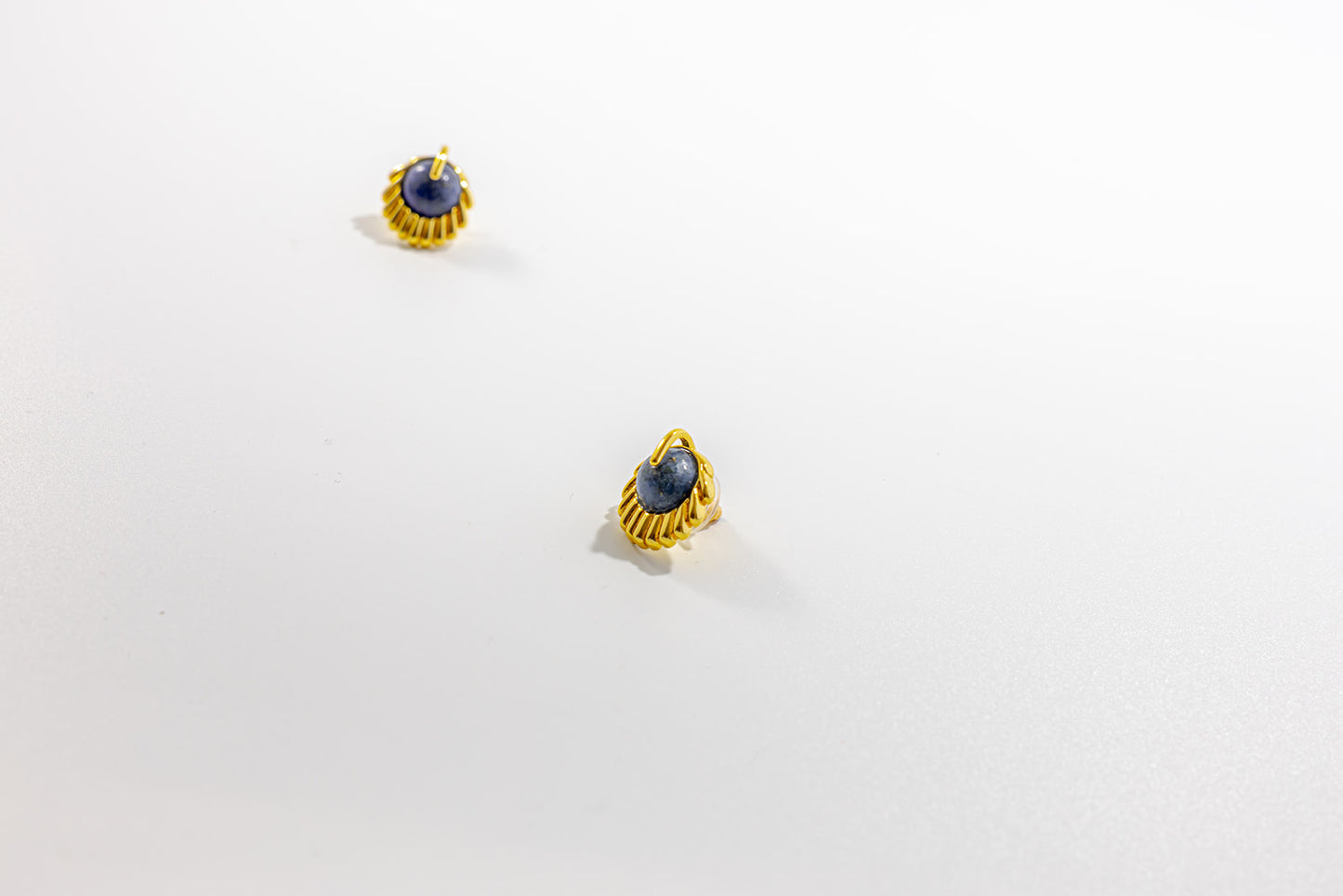 Yellow Gold Lapis Earring