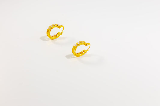 Golden Earring with Diamonds