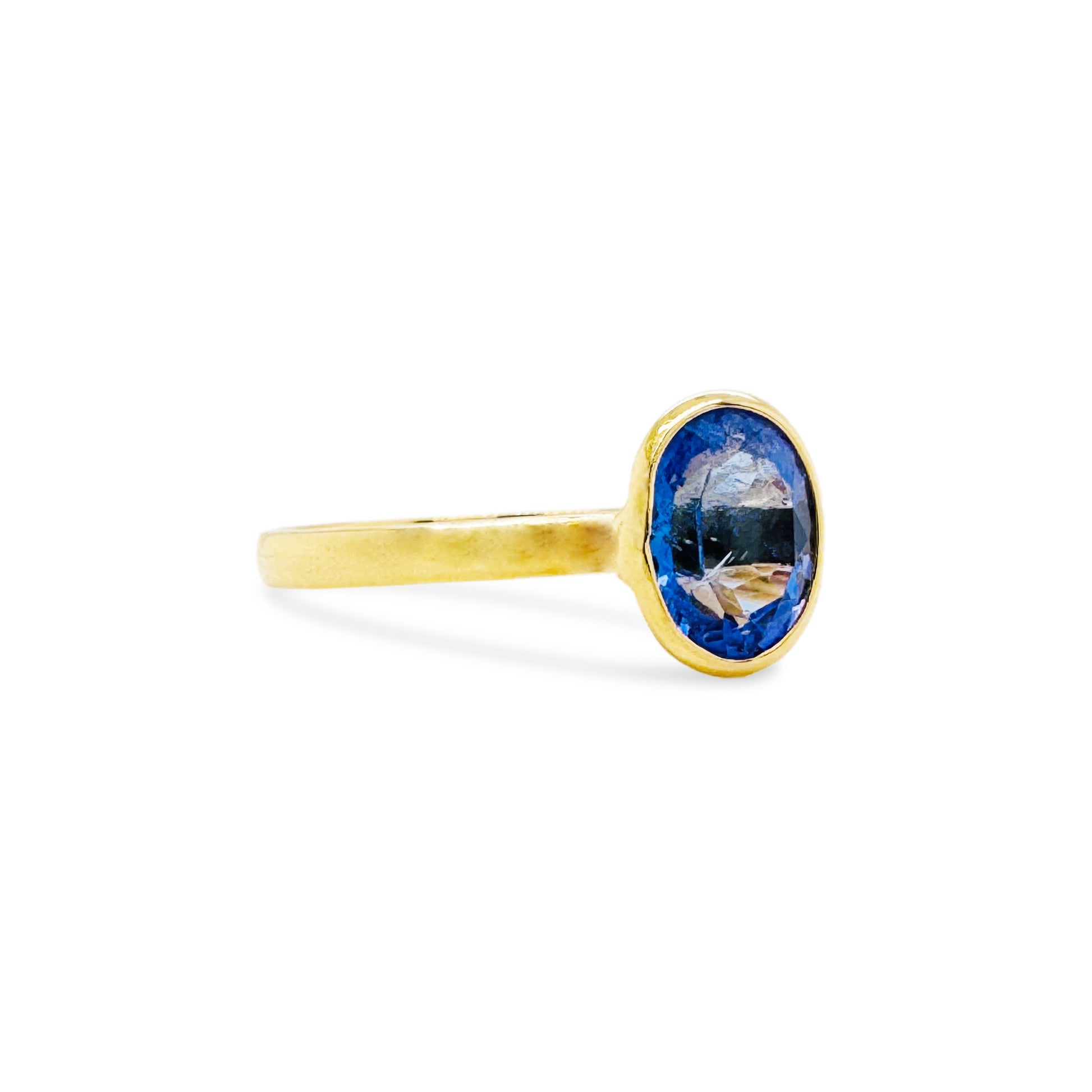 Tanzanite Oval Ring In 18K Yellow Gold - AiJi World 