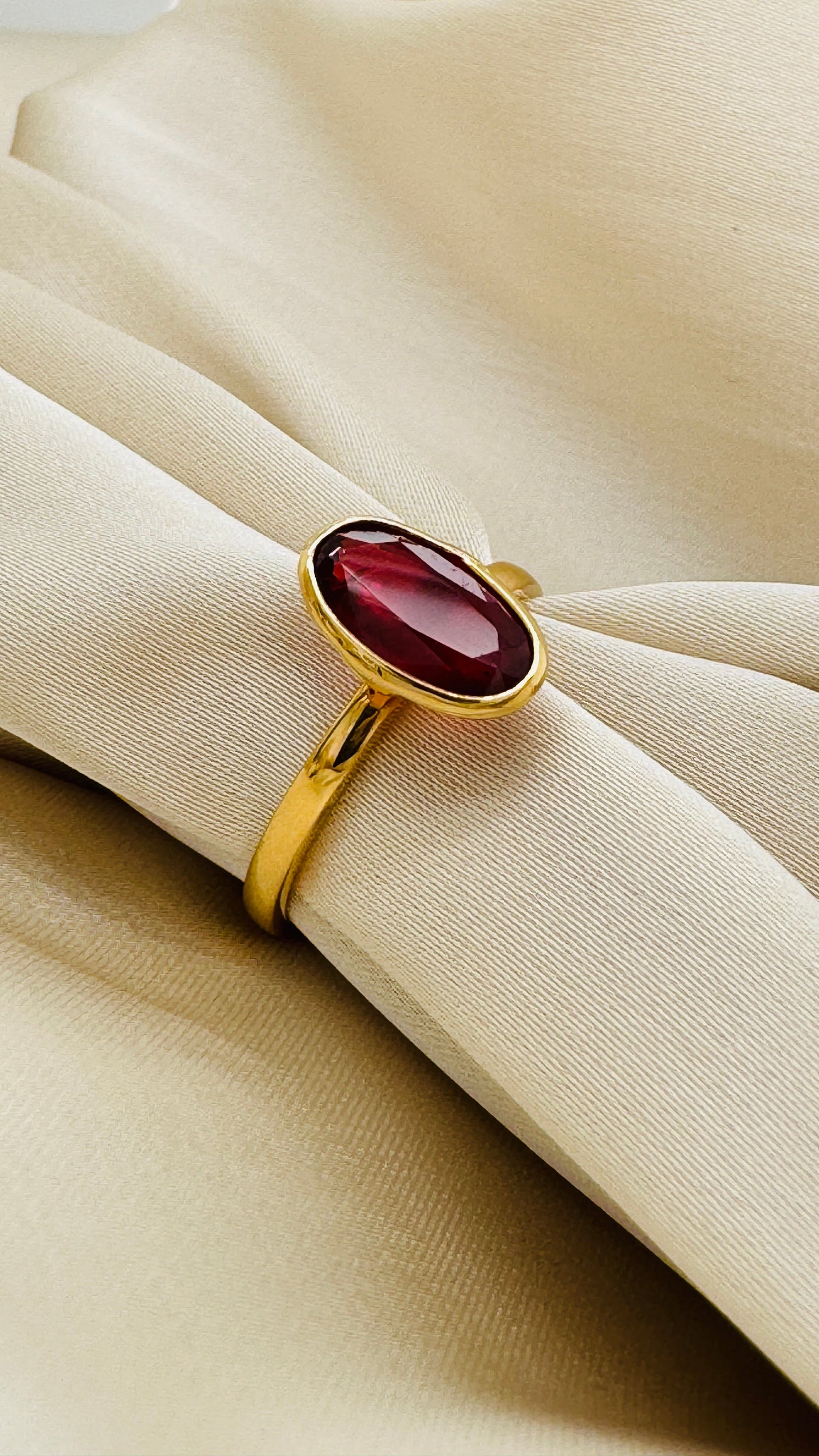 Orange Sapphire Oval Ring In 18K Yellow Gold - AiJi World 