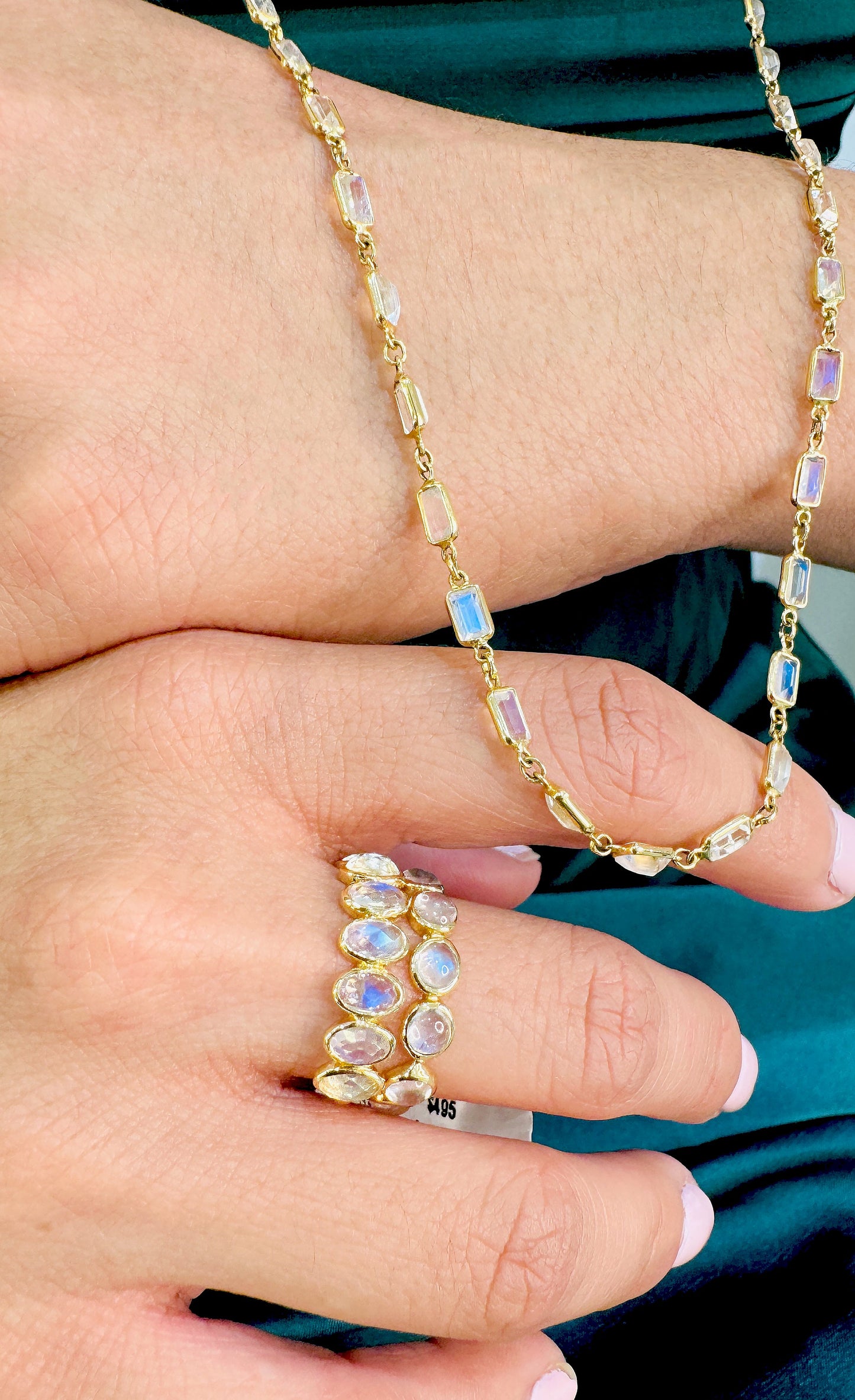 Rainbow Moonstone Oval Ring In 18K Yellow Gold - AiJi World 