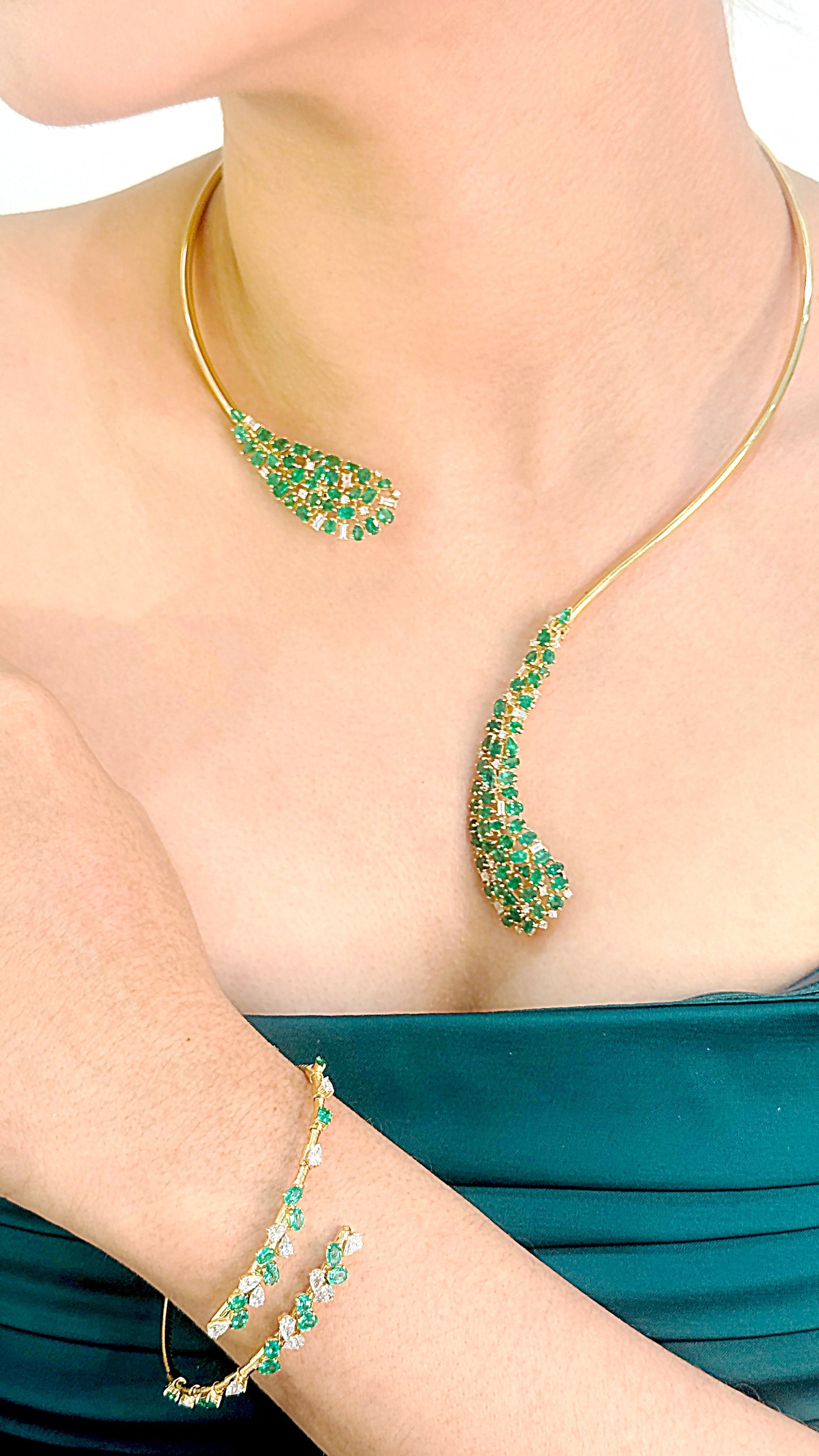 Emerald & Diamond Symphony Bracelet in 18K Yellow Gold - AiJi World 