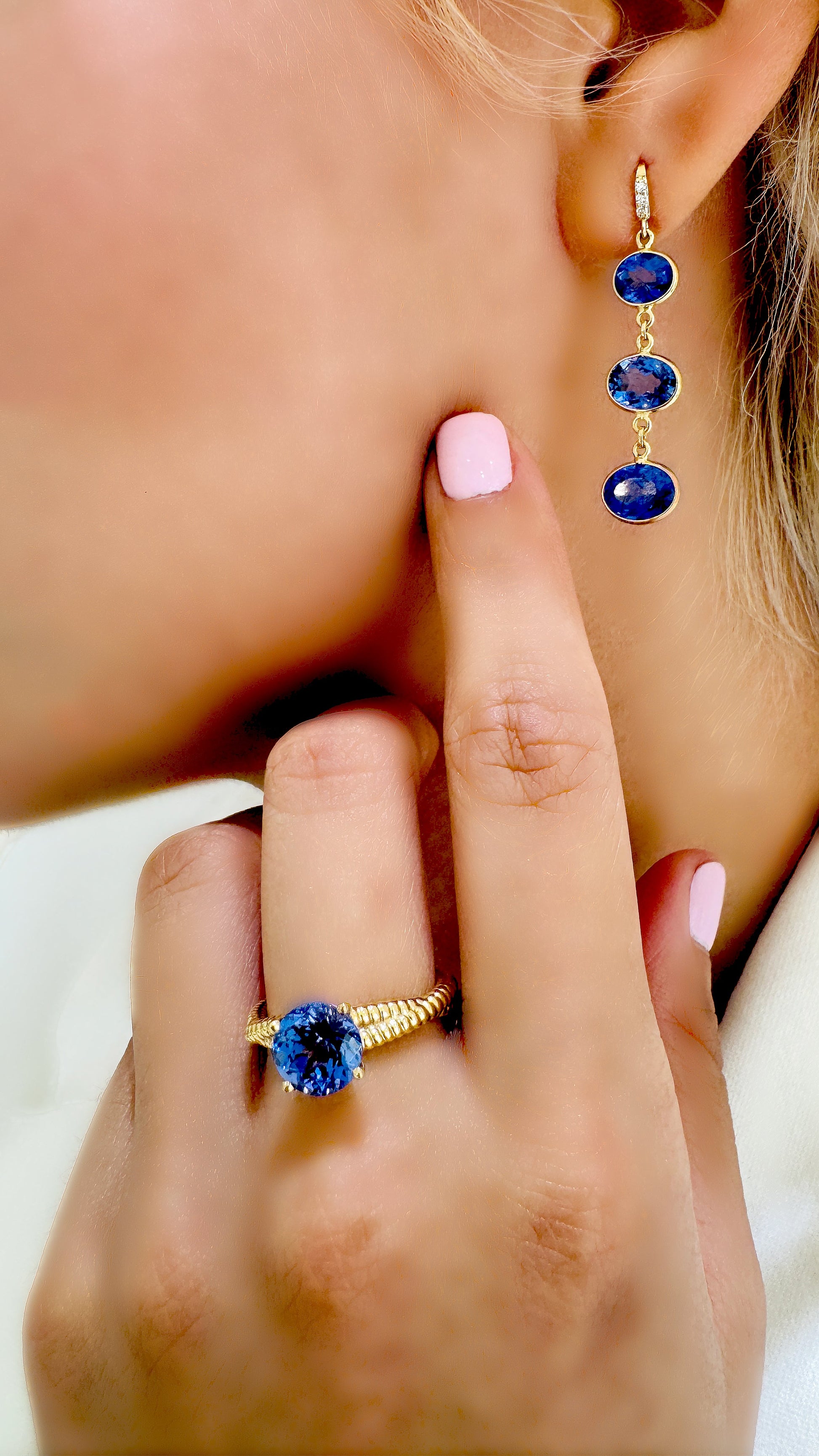 Tanzanite Round Ring In 18K Yellow Gold - AiJi World 