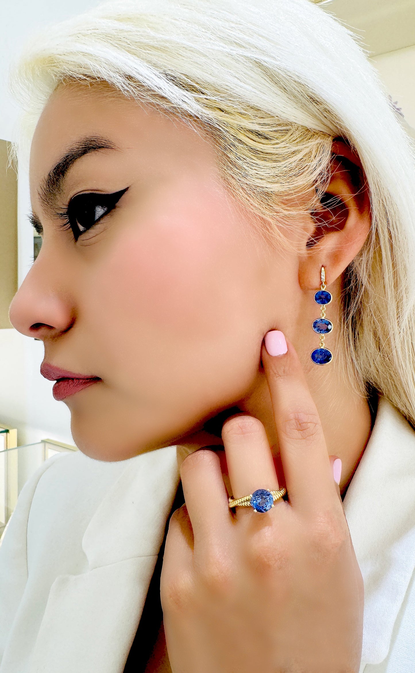 Tanzanite Round Ring In 18K Yellow Gold - AiJi World 