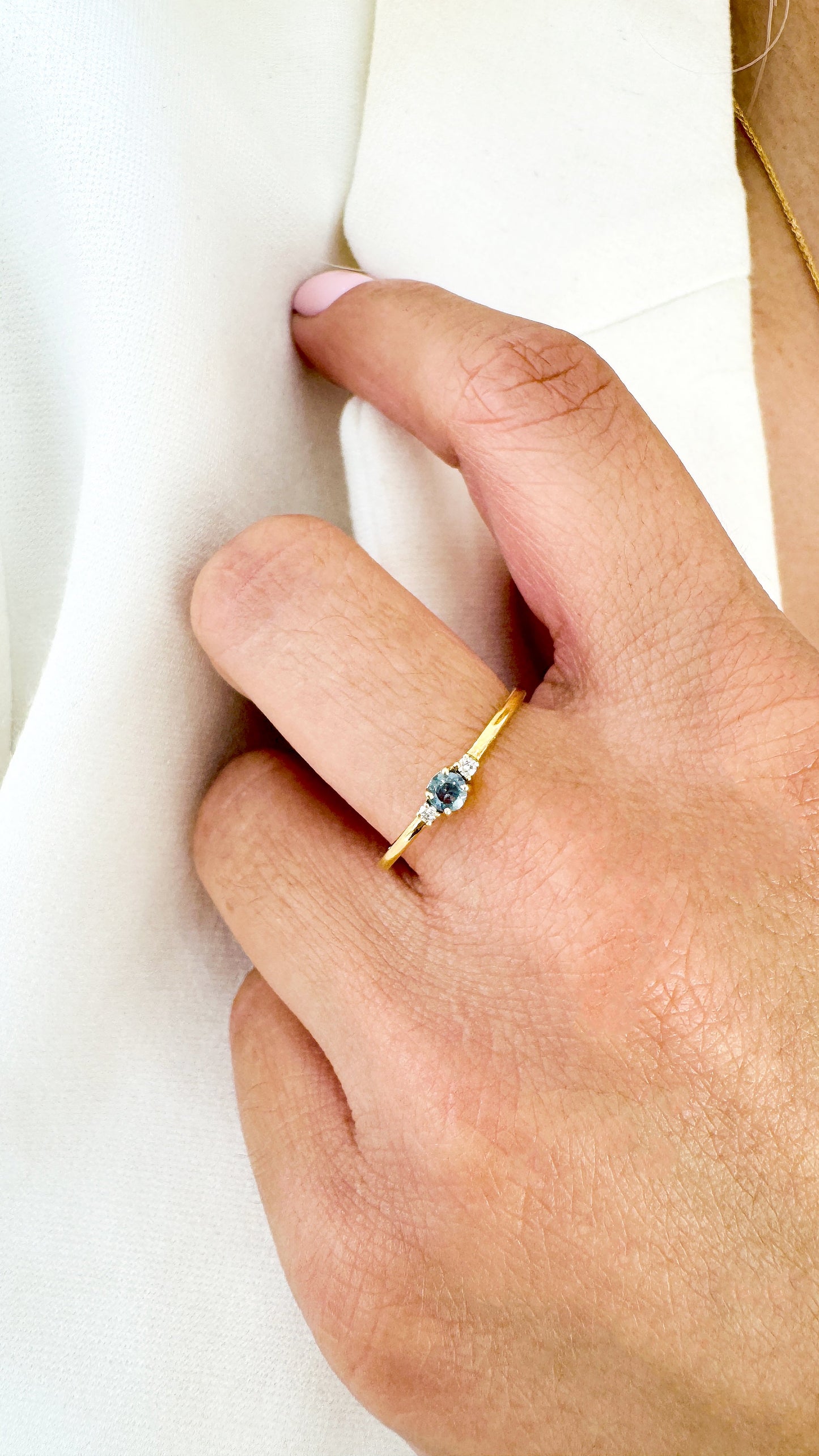 Alexandrite Round & Diamond Ring In 18K Yellow Gold - AiJi World 