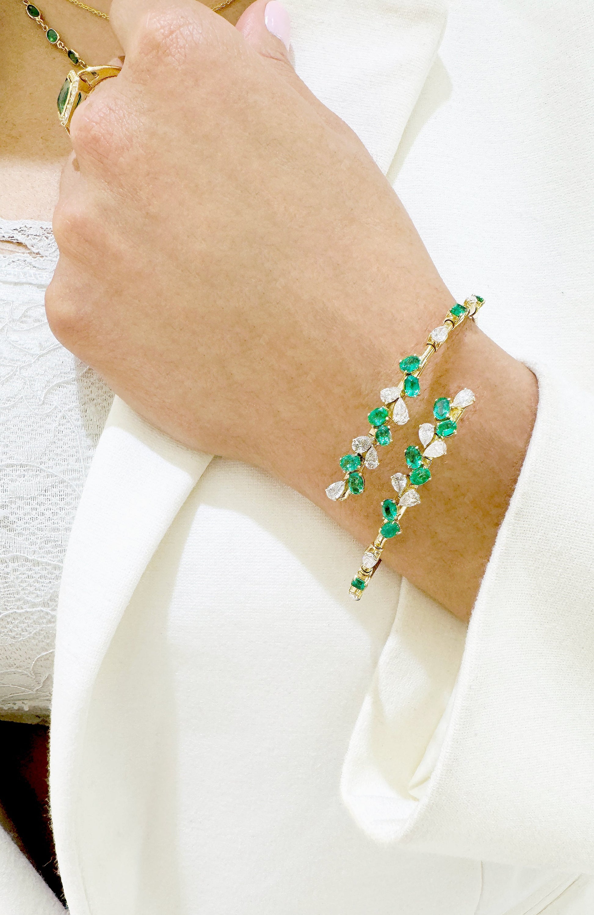 Emerald & Diamond Symphony Bracelet in 18K Yellow Gold - AiJi World 
